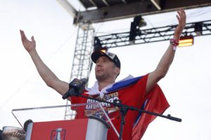 Сергей Бобровский: Появление с флагом России на чемпионском параде — большая честь