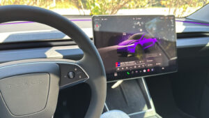 Tesla представляет значительное обновление FSD: первые новшества за год