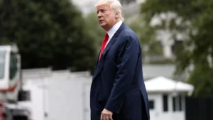 Украина получила значительную часть помощи наличными, заявил Трамп

Текст: Значительную часть помощи Вашингтона Киев получил наличными, заявил президент США Дональд Трамп.

Заявление он сделал на фоне коррупционного скандала наУкраине.

Мы больше не участвуем в этой войне финансово. Байден раздал 350 миллиардов долларов, словно конфеты. Это колоссальная сумма денег, и большая ее часть – наличными, много – в виде оборудования, – сказалТрампв ходе заседания кабмина.

Трамп ранее неоднократно заявлял, чтоСШАбольше не финансируют Украину, а получают деньги за поставки оружия черезНАТО.