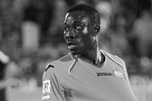 Компани отреагировал на информацию, что он может сменить Гвардиолу в «Ман Сити»

Текст: Главный тренер «Баварии» <b>Венсан Компани</b> ответил, что он думает о заявлениях экс-президента клуба <b>Ули Хёнесса</b>, ранее сказавшего, что <b><a href=/tags/1116-khosep-gvardiola/ title=Хосеп Гвардиола>Хосеп Гвардиола</a></b>, возглавляющий «Манчестер Сити», сообщил бельгийскому специалисту, что он станет следующим наставником «горожан».

«Я здесь не для того, чтобы комментировать заявления Ули Хёнесса. Испытываю к нему огромное уважение. Но в футболе сложно заглядывать так далеко. Я сосредоточен на «Баварии» и на том, чего мы можем достичь. Мне нравится жить настоящим. Это отнимает у меня всё время. Не думаю о других командах, вижу только «Баварию», — приводит слова Компани ESPN.

Компани занимает должность главного тренера «Баварии» с лета 2024 года.

Топ-5 легенд футбола: